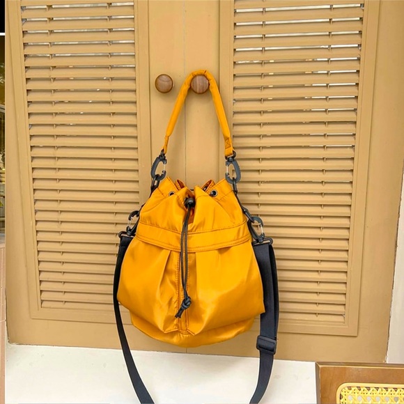 NWT Drawstring Nylon Waterproof Bucket Bag - Picture 2 of 8